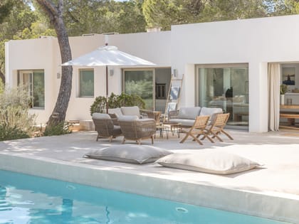 Can Torrent Pool Seating Area