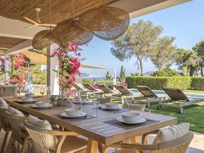 Canouch Exterior Dining Area