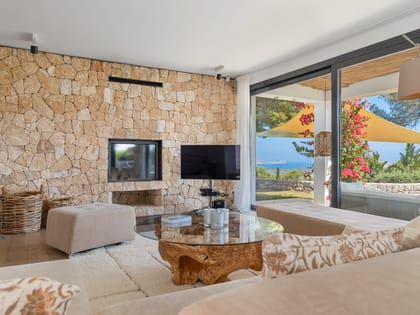 Canouch Living Sofa Area