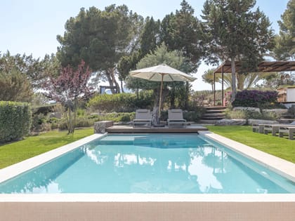 Canouch Pool Sunbeds Umbrella