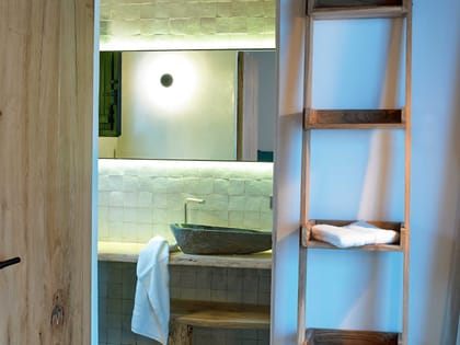 Can Curt Bathroom Entrance