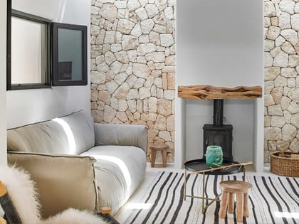 Can Curt Living Area