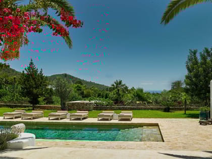 Can Curt Pool Gardens