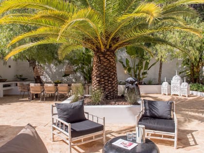 Can Yondal Patio Lounge