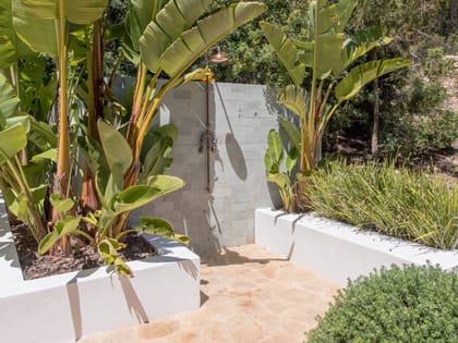 Can Yondal Pool Shower