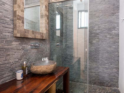 Can Yondal Shower Bedroom