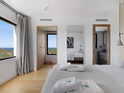 Can Haya Master Bedroom Bathroom