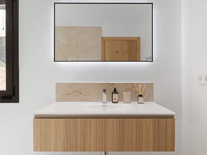 Can Carabasso Bathroom Sink Window