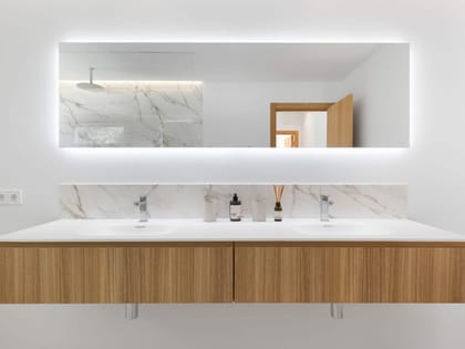 Can Carabasso Double Sink Bathroom