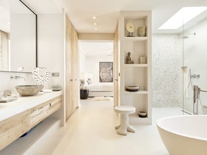 Villa Del Sol Bathroom Bathtub Pebbles Shower
