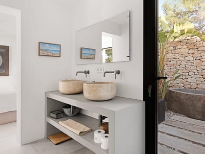 Can Sankisha Pool Double Sink Bathroom