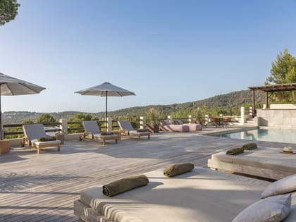 Can Sankisha Sunbeds Pool Area