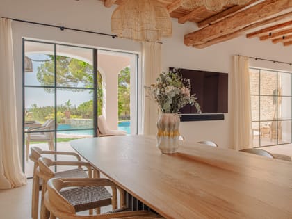 Can Livina Dining Room Table