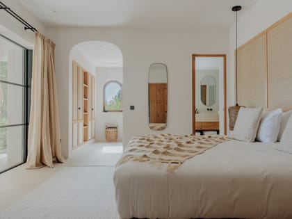 Can Livina Double Bedroom Walk In Wardrobe