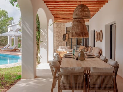 Can Livina Exterior Dining Pool