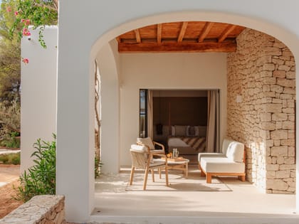 Can Livina Exterior Seating Area Arch