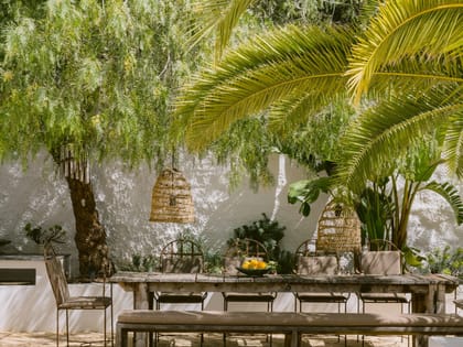 Can Yondal Exterior Dining Table