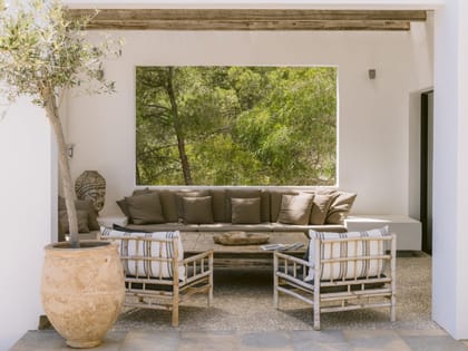Can Yondal Exterior Lounge Area