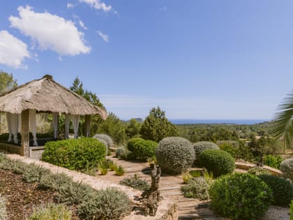 Can Yondal Garden Gazeebo