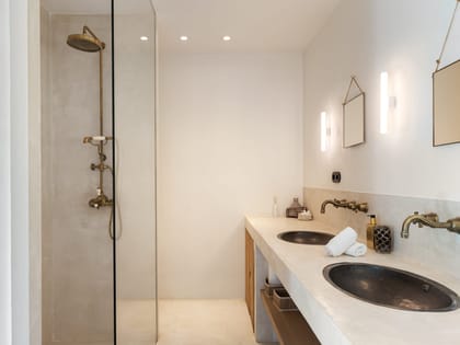 Villa Odiya Double Sink Bathroom Shower