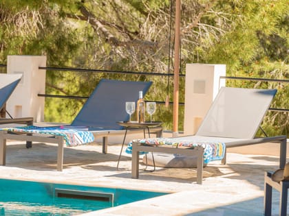 Villa Odiya Pool Sunbeds Detail