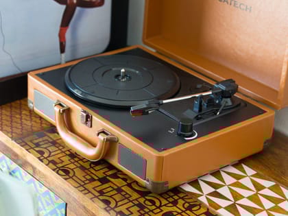 Villa Odiya Record Player