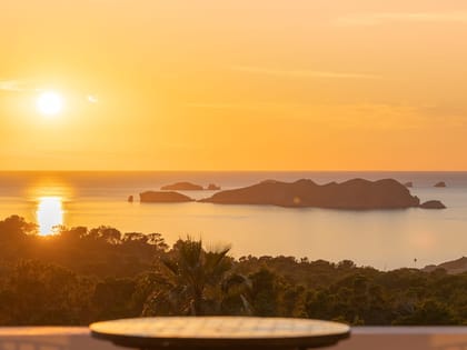 Villa Odiya Table Chairs Sunset