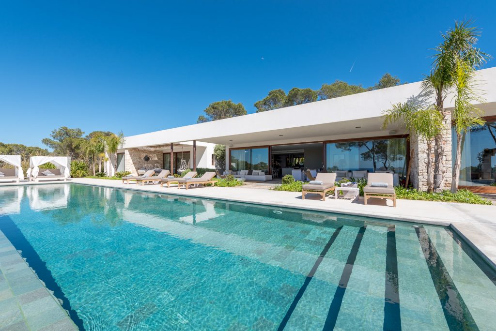 3 benefits of booking an Ibiza holiday villa with heated pool