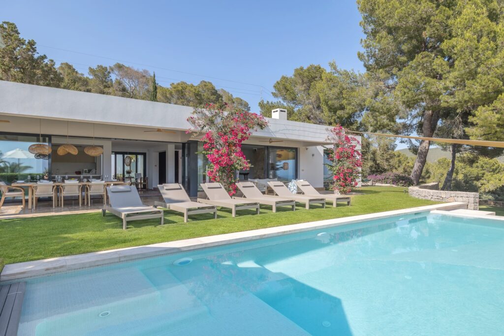 Canouch Pool Sunbeds